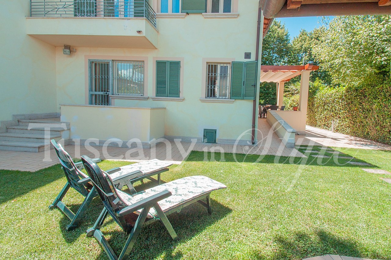 Villa Marina di Pietrasanta-Large villa composed of two units in by the sea-19