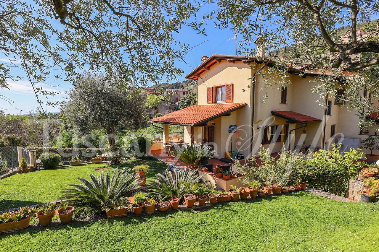 Villa Foothills Pietrasanta-Semi detached Villa in the hills of Pietrasanta-0