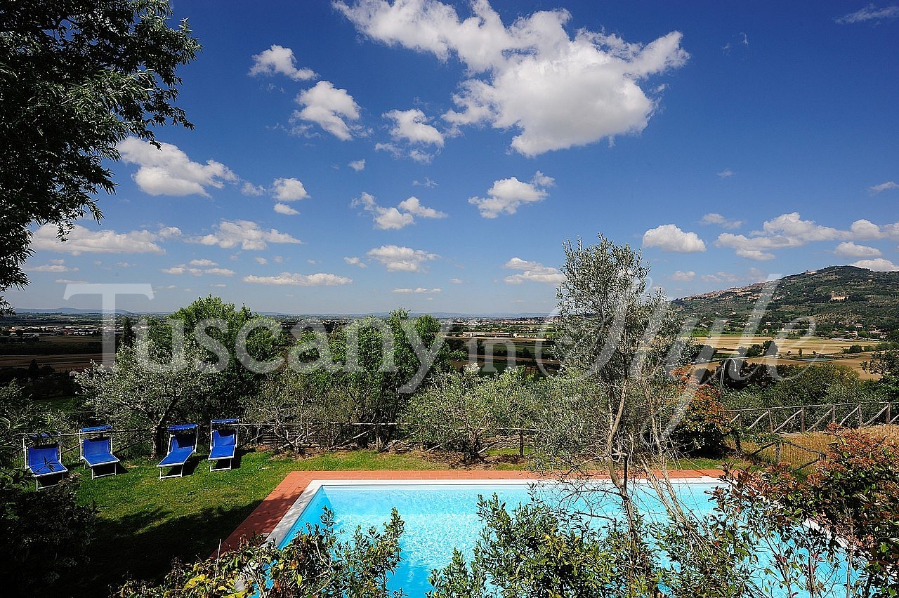  Cortona-Country home with estensive land and private pool-0