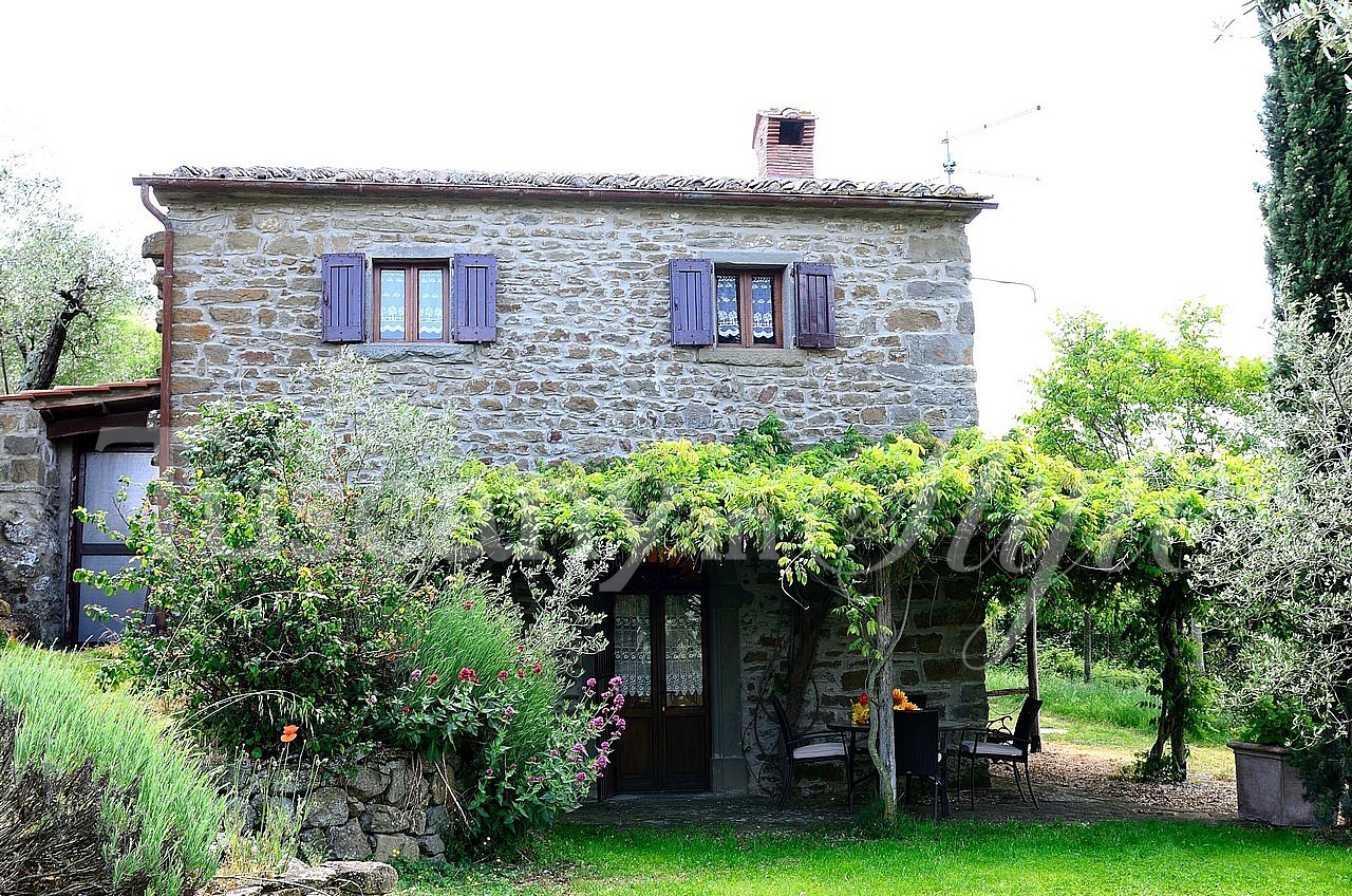  Cortona-Country home with estensive land and private pool-4