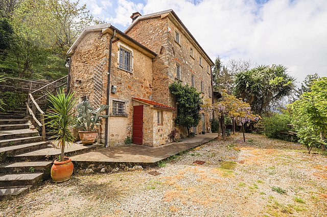 Lovely country house in the hills outside of Pietrasanta