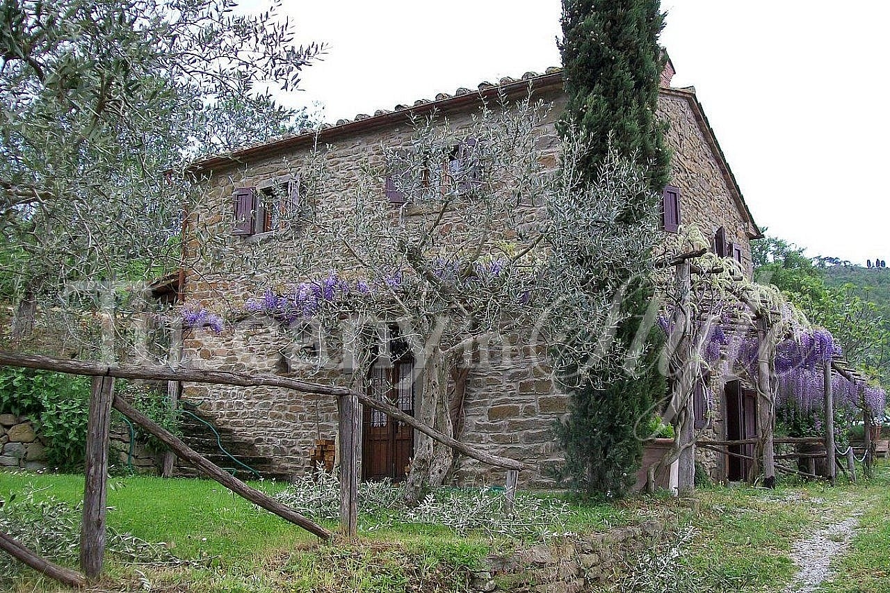  Cortona-Country home with estensive land and private pool-2