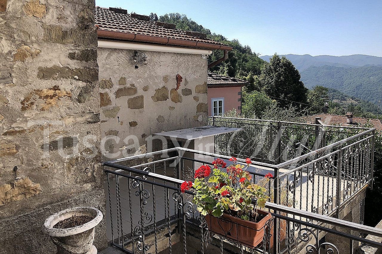  Colline Lucchese-Typical Tuscan rustico with garden terrace-0