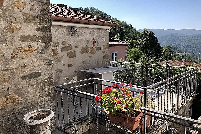 Typical Tuscan rustico with garden terrace