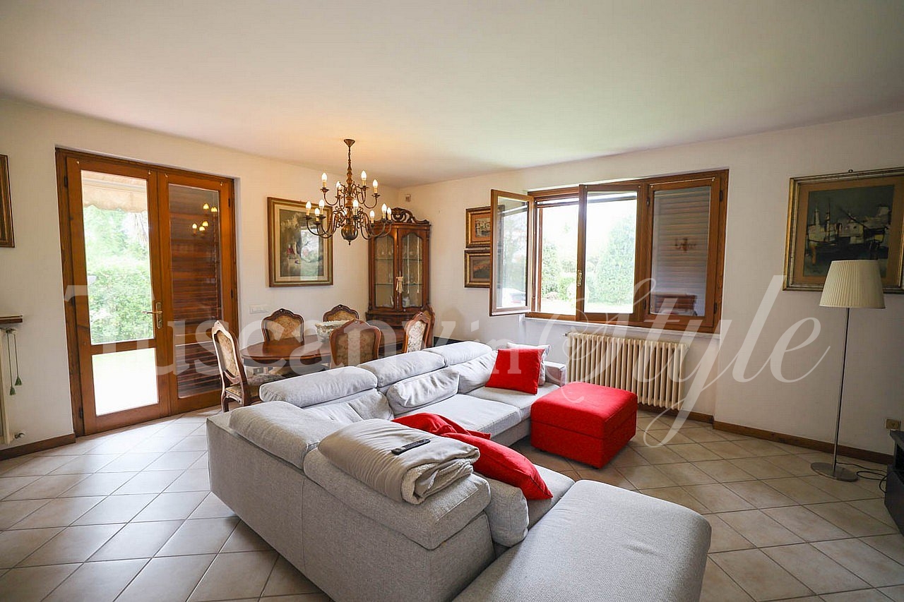 Villa Cinquale-Lovely villa set in a park garden 400 mts from the sea-7