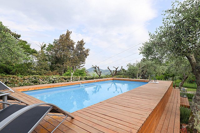 Country home with pool in the Camaiore hillside